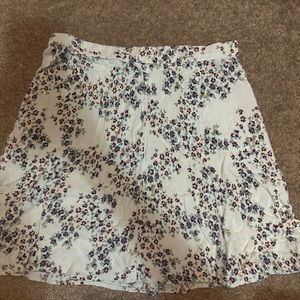 🌷3/20🌷 Women’s Kimchi Blue skirt - size S